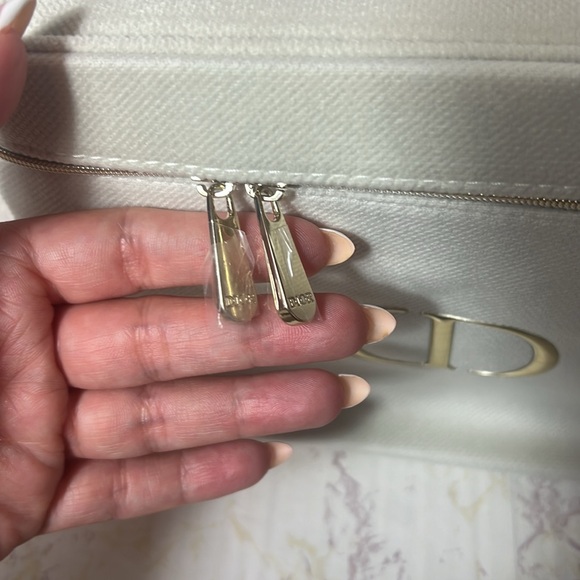 NEW - DIOR WHITE AND GOLD MAKE UP VANITY KIT - Picture 4 of 11